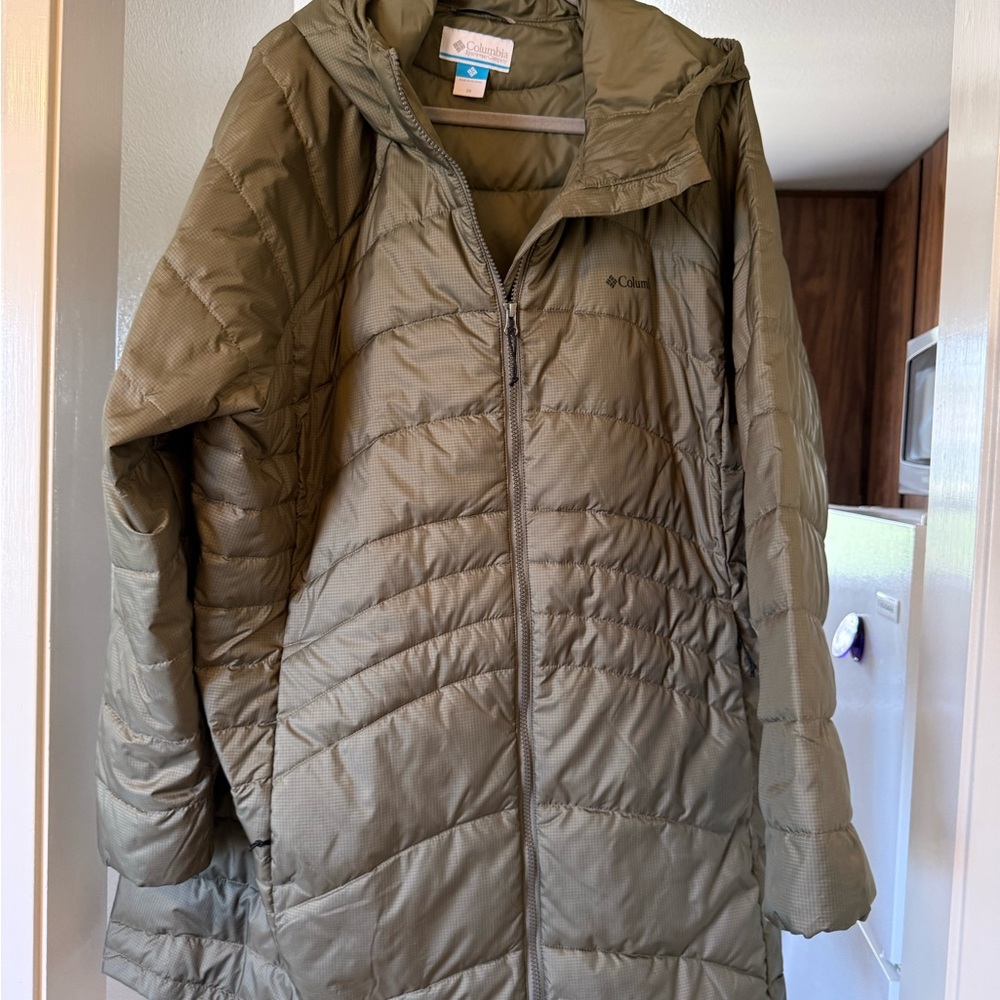 Columbia Women's Olive Hooded Packable Puffer Jacket